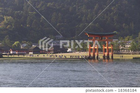 Itsukushima shrine  18368184