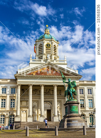 Godfrey of Bouillon statue, Church of Saint-Jacob 18368836