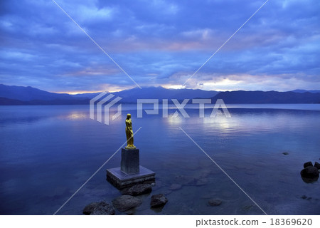 Morning lake Tazawazu 18369620