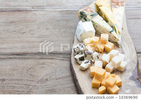 Assorted cheese and quiche Assorted cheese and quiche 18369690