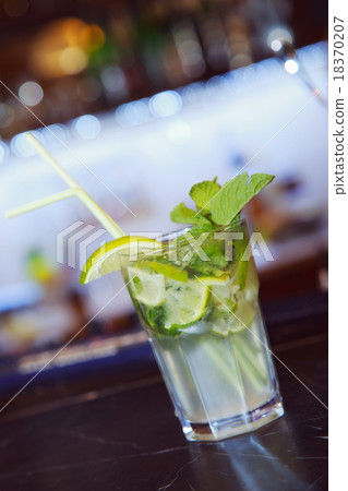 cocktail cocktail 18370207