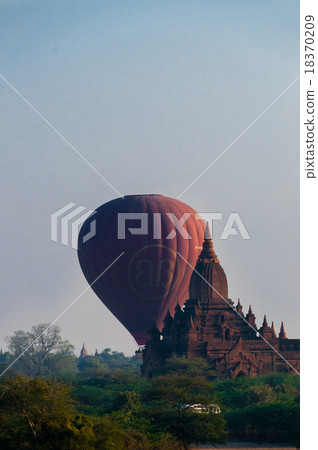 Hot air balloon behind temple in Bagan 18370209