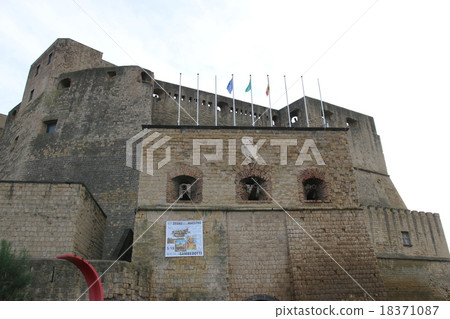 Egg castle 18371087