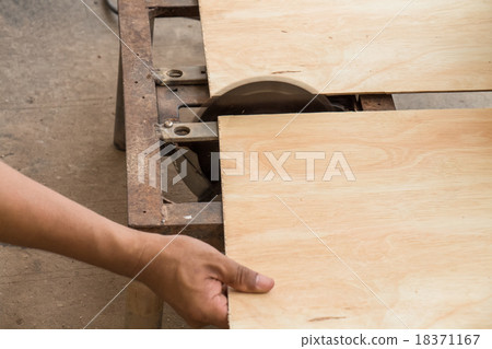 Cutting wood Cutting wood 18371167