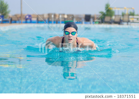 Young girl swimming butterfly stroke style 18371551