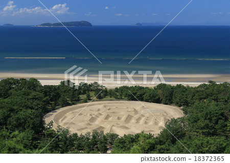 "Zenigata Sand Pictures" of Kotobuki Park in Kanonji City, Kagawa Prefecture and Ibushima 18372365
