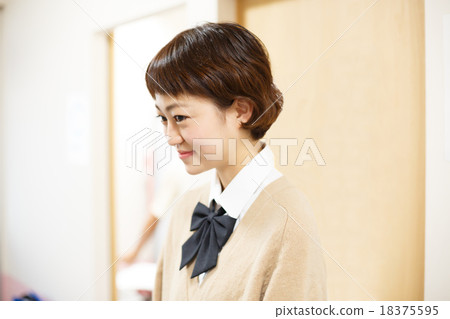 補習班 高中生 高中女生 18375595