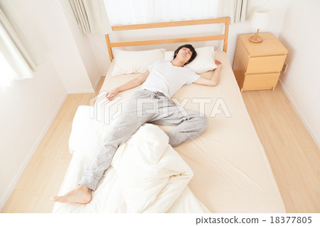 Bad male bed man 18377805