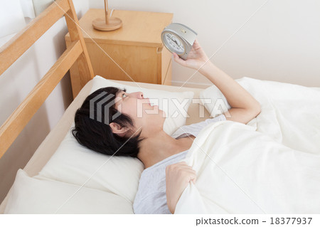 一個熬夜的年輕人 一個熬夜的年輕人 18377937