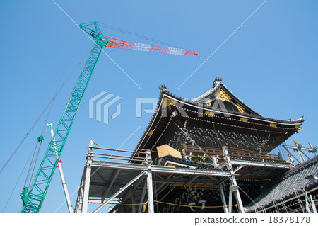 Crane and temple 18378178
