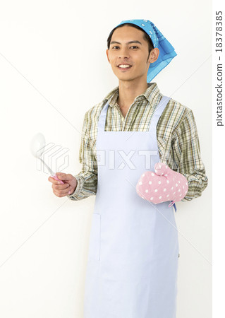 A young man who has cooking and cooks images 18378385