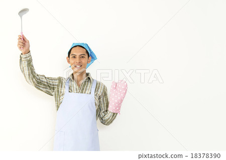 A young man who has cooking and cooks images A young man who has cooking and cooks images 18378390