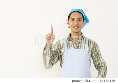 Point at the top with apron · bandana 18378416