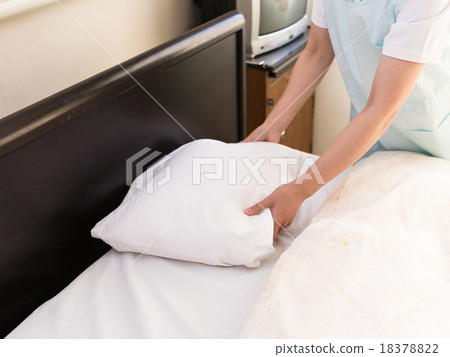 Bed make-up and nursing assistant 18378822