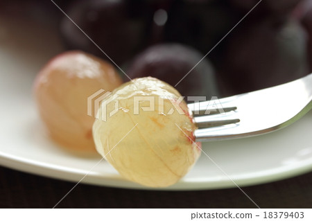 巨大的高峰 18379403