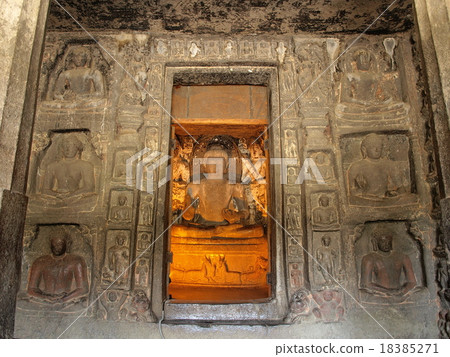 世界遺產“阿anta陀洞穴”的“第七洞”（印度） 18385271