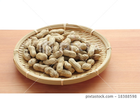 Raw peanut 18388598