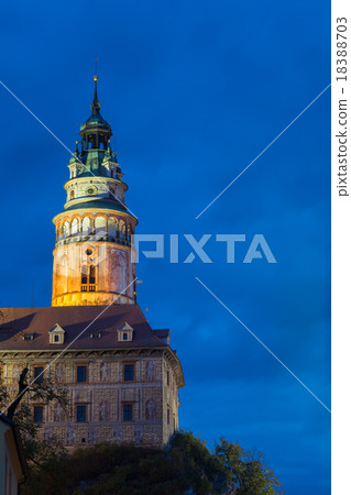 Beautiful night view to castle tower in Cesky 18388703