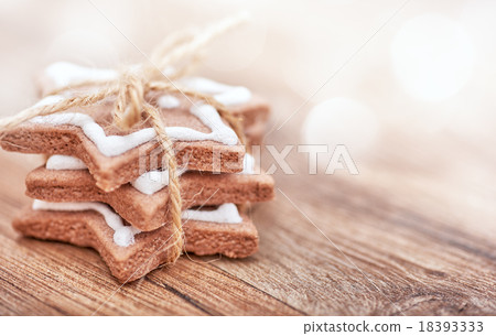 Christmas biscuits, gingerbread 18393333