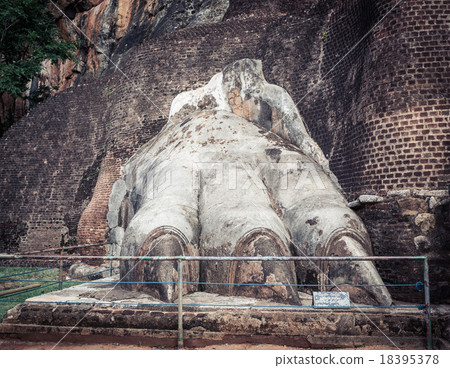 Sigiriya rock. 18395378