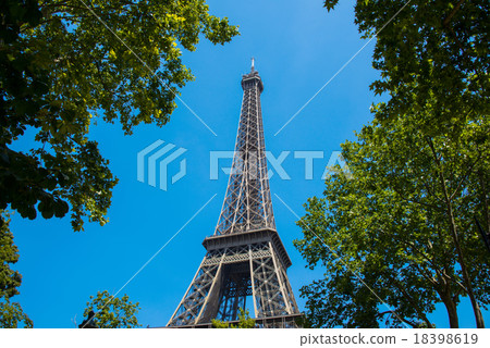 Eiffel tower on bright summer day Eiffel tower on bright summer day 18398619