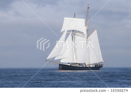 Tall ship in the sea Tall ship in the sea 18398874
