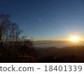 雲海和傳統光從Ena山 18401339