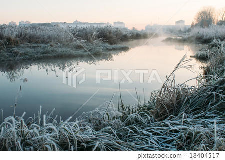 Cold morning in the city park 18404517