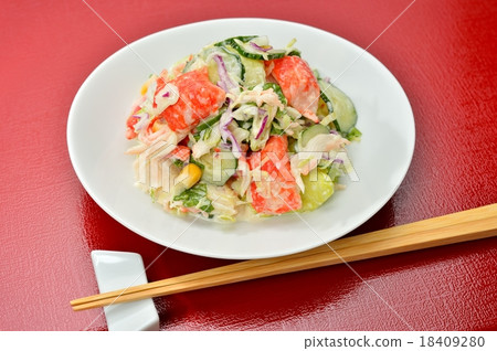 蟹味蔬菜沙拉。 *這不是真正的螃蟹。 蟹味蔬菜沙拉。 *這不是真正的螃蟹。 18409280