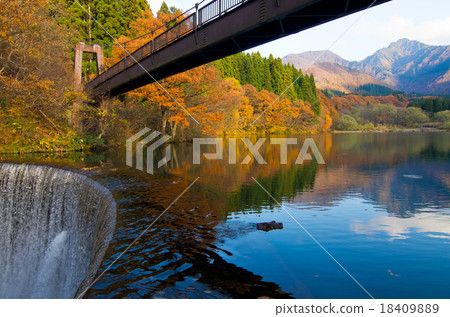 Suspension bridge over Daejeon Lake and Daedodayama Suspension bridge over Daejeon Lake and Daedodayama 18409889
