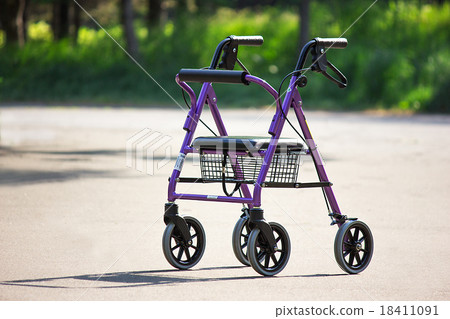 Walk a walk in the park 18411091