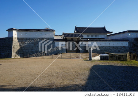 【日本百城】兵庫縣赤穗市赤穗城本丸門與秋日湛藍的天空 【日本百城】兵庫縣赤穗市赤穗城本丸門與秋日湛藍的天空 18411108