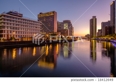 大阪Nakanoshima晚上視圖 18412649