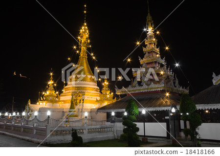Pagoda of Wat Chong Klang and Wat Chong Kham  18418166