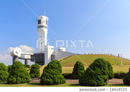 Yokohama Symbol Tower at sunny day 18418523