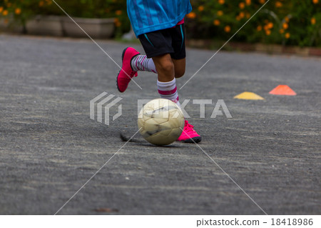 Child football 18418986