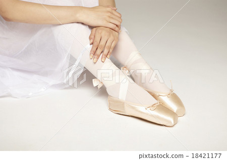 芭蕾舞女演員的腳 18421177