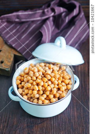 chickpeas 18421667