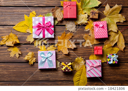 Gifts and leafs Gifts and leafs 18421806