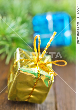 presents presents 18422258