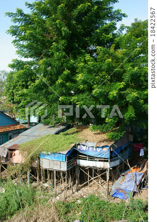 Residential, floating house, poor, precarious life Residential, floating house, poor, precarious life 18422567