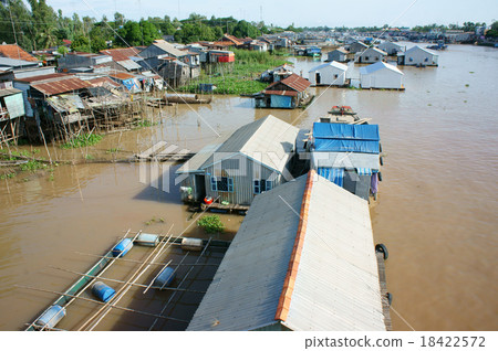 Residential, floating house, poor, precarious life 18422572