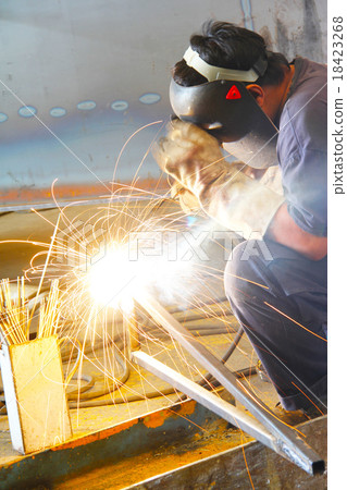 sparking of Welded steel pipe sparking of Welded steel pipe 18423268