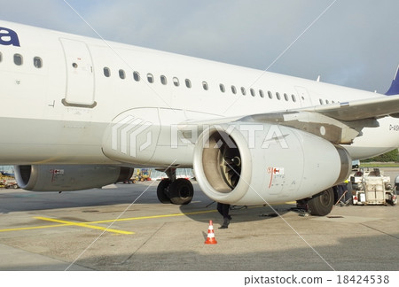 Airplane engine Airplane engine 18424538