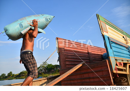 Cambodia Stuntrell Man carrying heavy objects 18425607