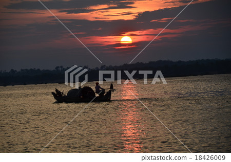 Cambodia Stuntlen Tunesang River at dusk and fishing boats 18426009