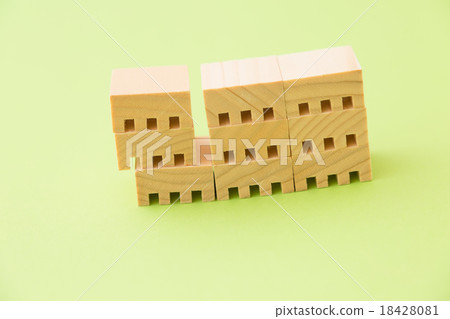 Tilted Mansion Tilted Mansion 18428081