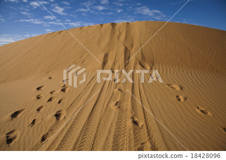Desert sand, colorful vibrant travel theme 18428096