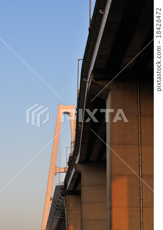 The bridge illuminated by the sunset 18428472