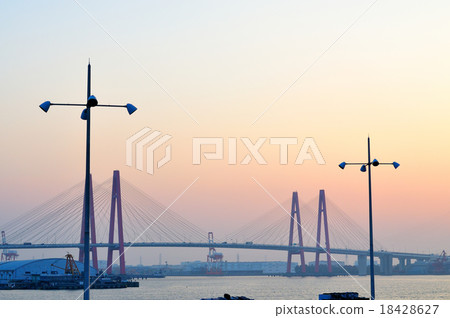 在日落的港口 在日落的港口 18428627